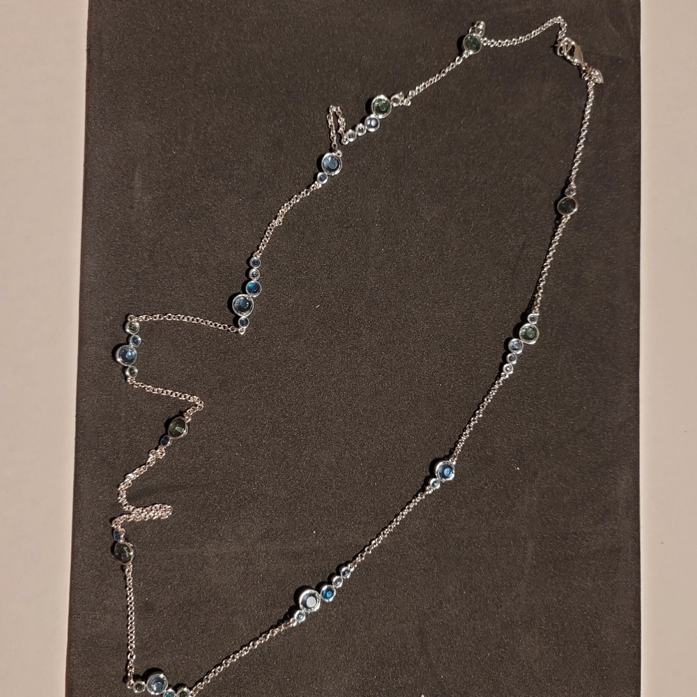 Carolee necklace and stud earrings green 17 in